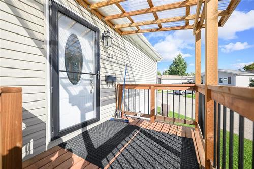 24 Silverdale Crescent, Winnipeg, MB 