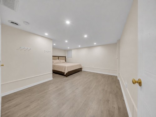 Family Room - 4651 Rue Guénette, Laval (Chomedey), QC 