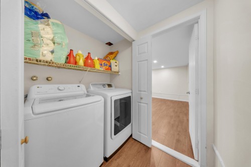 Laundry - 4651 Rue Guénette, Laval (Chomedey), QC 