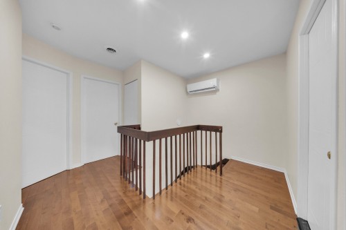 Mud Room - 4651 Rue Guénette, Laval (Chomedey), QC 