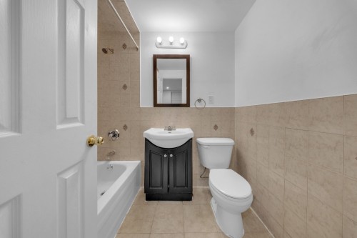 Bathroom - 4651 Rue Guénette, Laval (Chomedey), QC 