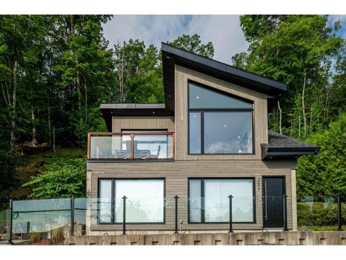201 217e Avenue , Saint-Hippolyte, QC J8B 1W7 3