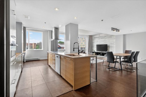 302-363 Rue St-Hubert , Montréal (Ville-Marie), QC H2L 0A8 2