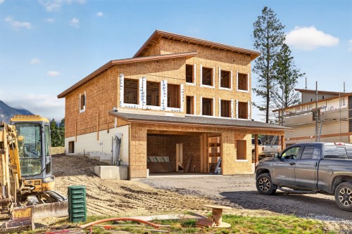 1208 Swansea Crescent  Windermere, BC V0B 2L0