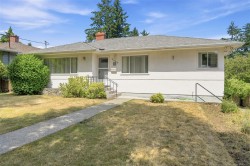 2430 Camelot Rd Saanich, BC V8N 1J3