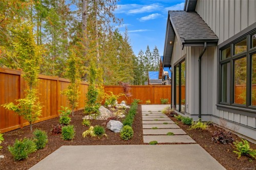 525 Hole-In-One Dr, Qualicum Beach, BC 