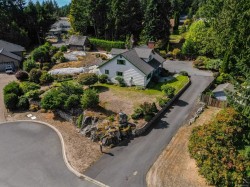 8620 Forest Park Pl North Saanich, BC V8L 5Z7