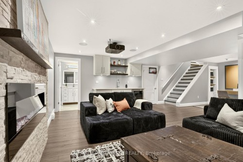 667 Sandcherry Drive, Burlington, ON 