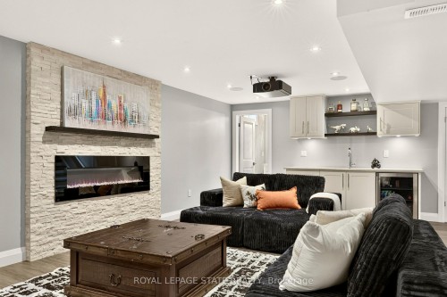 667 Sandcherry Drive, Burlington, ON 