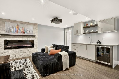 667 Sandcherry Drive, Burlington, ON 