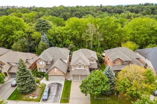 667 Sandcherry Drive, Burlington, ON 