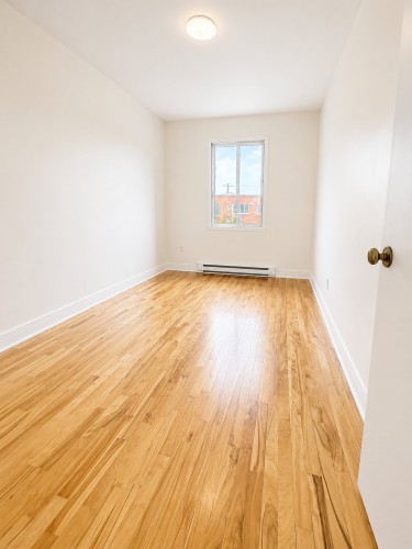 9235 Av. du Parc , Montréal (Ahuntsic-Cartierville), QC H2N 2A2 4