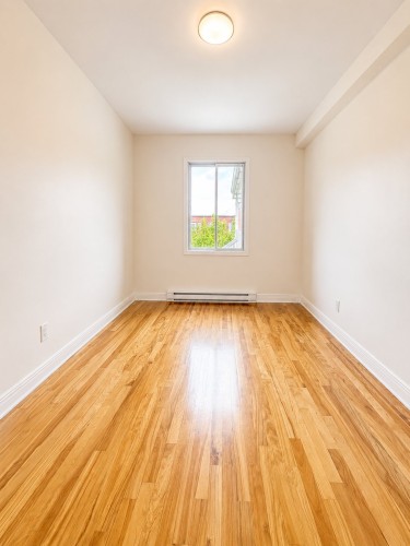 9235 Av. du Parc , Montréal (Ahuntsic-Cartierville), QC H2N 2A2 5
