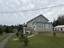 77 Route de l'Abbé-Arsenault  Chandler, QC G0C 2J0