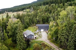 2529 95 Highway  Brisco, BC V0A 1B0