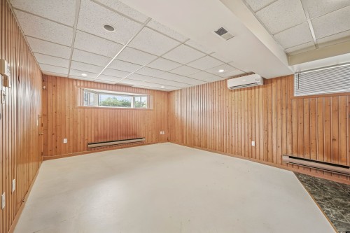 Salle familiale - 108 Rue Des Érables, Courcelles/Saint-Évariste, QC 
