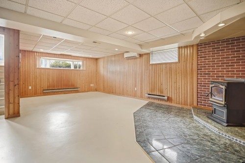 Salle familiale - 108 Rue Des Érables, Courcelles/Saint-Évariste, QC 