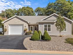 48 Acorn Drive Bridgewater, NS B4V 8Z3