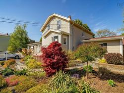 8 Eaton Avenue  Dartmouth, NS B2Y 2X5
