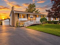 138 Hannebury Drive  Cole Harbour, NS B2V 1P6