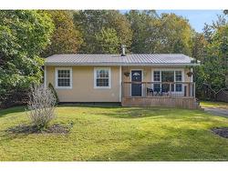 3 Boyd AVE Quispamsis, NB E2E 1B2