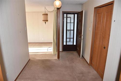 895 Beaverhill Blvd, Winnipeg, MB 