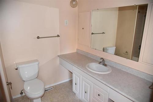 895 Beaverhill Blvd, Winnipeg, MB 