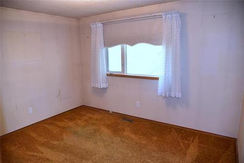 895 Beaverhill Blvd, Winnipeg, MB 