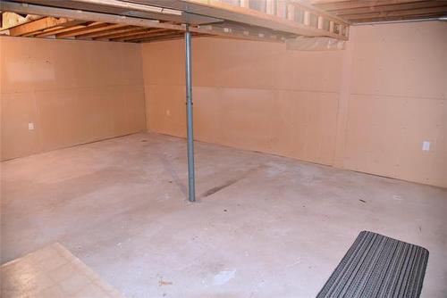 895 Beaverhill Blvd, Winnipeg, MB 