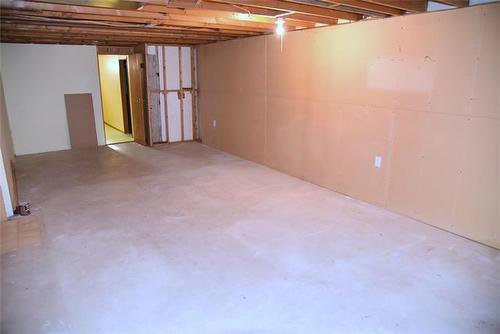 895 Beaverhill Blvd, Winnipeg, MB 