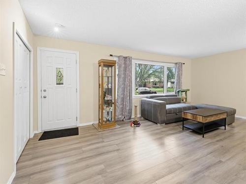 222 Harold Ave, Winnipeg, MB 