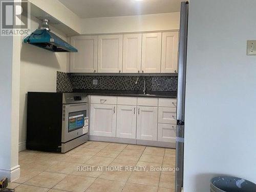 UNIT B - 3358 LAKE SHORE BOULEVARD W , Toronto, Ontario L8M 1M9 3