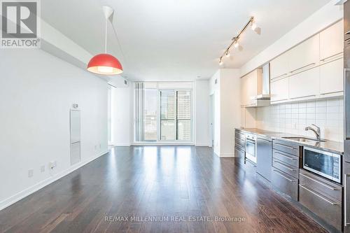 2212 - 770 BAY STREET , Toronto, Ontario M5G 0A6 2