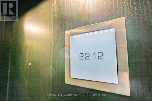 2212 - 770 BAY STREET , Toronto, Ontario M5G 0A6 3