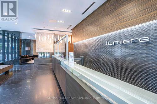 2212 - 770 BAY STREET , Toronto, Ontario M5G 0A6 4