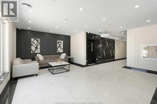 705 GRAND MARAIS Unit# 109 , Windsor, Ontario N8X 3H8 5
