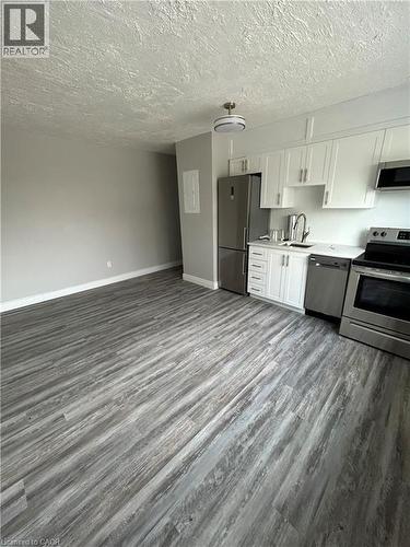 385 MELVIN Avenue Unit# 205 , Hamilton, Ontario L8H 2K6 3