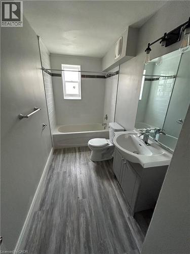 385 MELVIN Avenue Unit# 205 , Hamilton, Ontario L8H 2K6 5