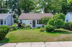 442 QUEEN MARY DRIVE Oakville, ON L6K 3M1