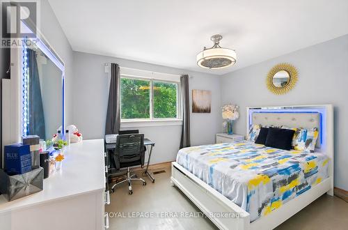 1571 Lewisham Drive, Mississauga, ON 