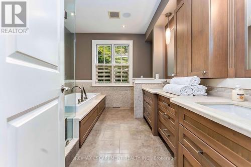 2209 Pineneedle Row, Mississauga, ON 