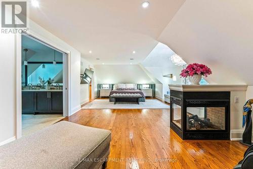 2209 Pineneedle Row, Mississauga, ON 
