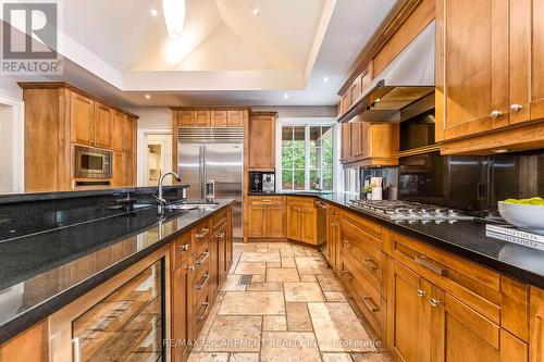 2209 Pineneedle Row, Mississauga, ON 