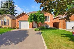 10 NOBLE Court Brantford, ON N3R 7Y5