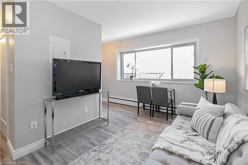 385 MELVIN Avenue Unit# 207 , Hamilton, Ontario L8H 2K6 3