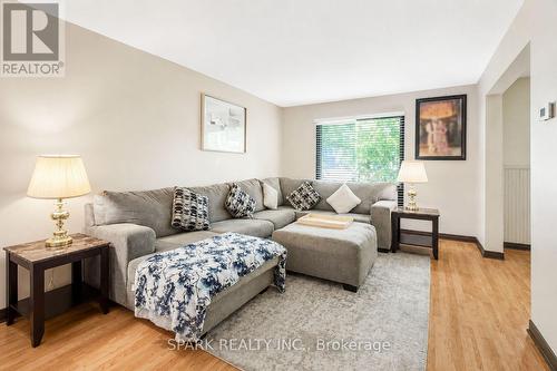 23 RANNIE COURT , Thorold, Ontario L2V 4X2 5