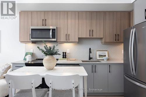 2 - 15 BRENTHALL AVENUE W , Toronto, Ontario M2R 0B3 2