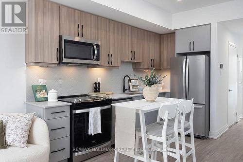 2 - 15 BRENTHALL AVENUE W , Toronto, Ontario M2R 0B3 3
