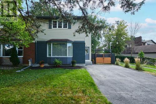 4 WINCHESTER DRIVE  Ottawa, ON K2L 2C9