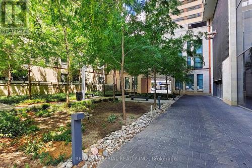 3208 - 1080 BAY STREET , Toronto, Ontario M5S 0A5 4
